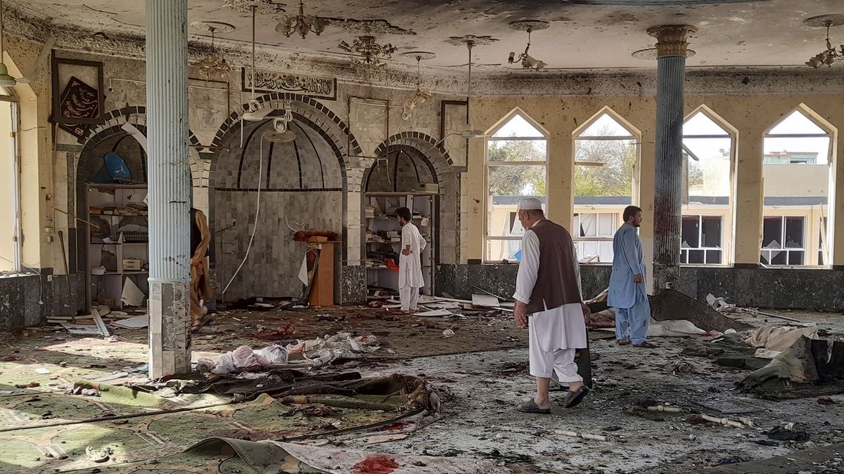 Výbuch v mešitě v afghánském Kundúzu, počet mrtvých dosáhl 50